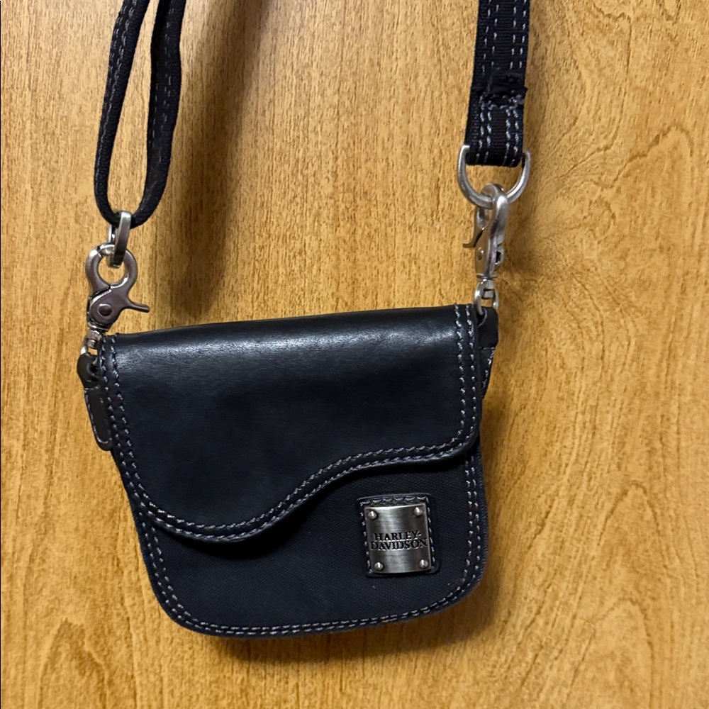 Harley-Davidson Black Leather Crossbody Bag